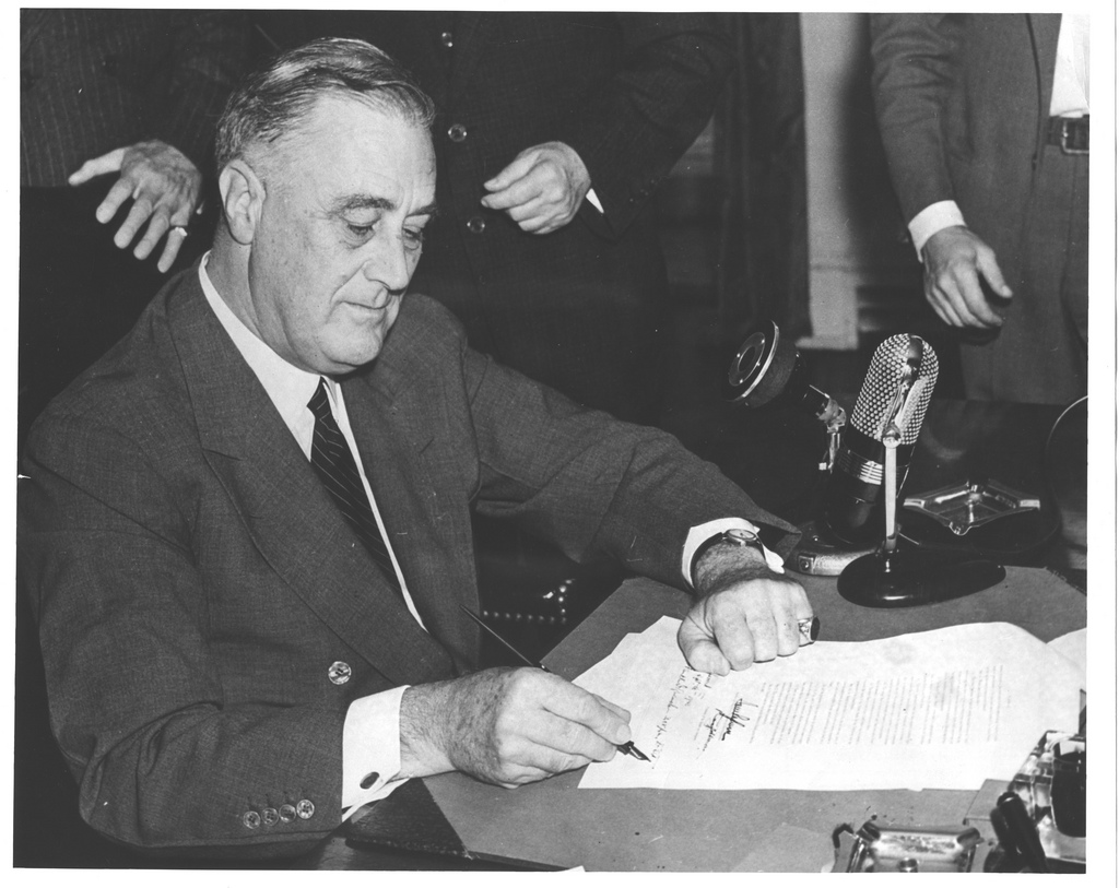 Franklin D. Roosevelt, Accomplishments, New Deal, Great Depression, World  War II, & Death